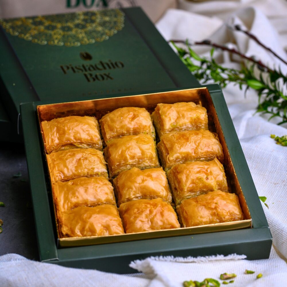 Baklawa Orzechowa w eleganckim pudełku – tradycyjny prezent