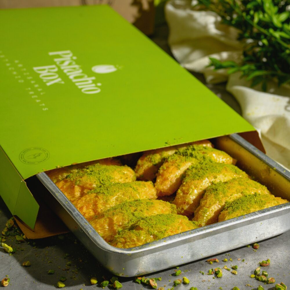 Zbliżenie na kremowe nadzienie pistacjowe w Sobiyet Pistacjowy